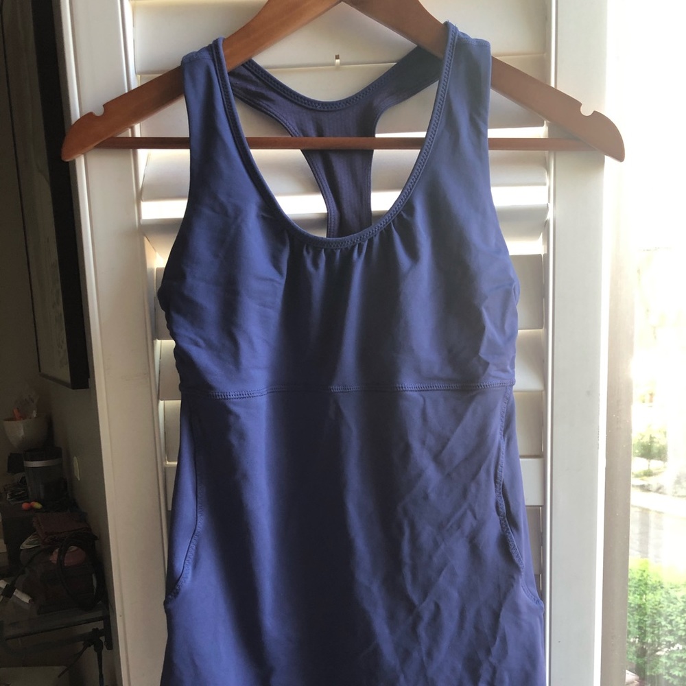 Lululemon workout top- size 8